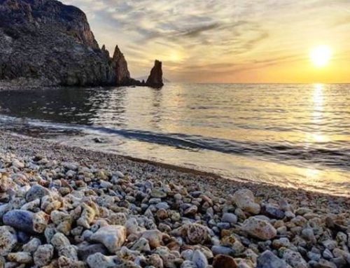 Ζεφοκάλαμο: Η «μυστική» παραλία στην Κίμωλο και το ονειρικό ηλιοβασίλεμα