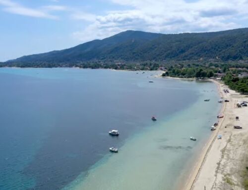 Βουρβουρού: Εναέριο ταξίδι στην πιο «διάσημη» παραλία της Χαλκιδικής